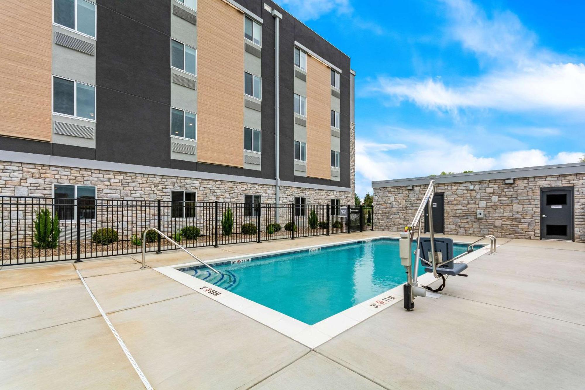 Everhome Suites Lexington - Horse Park Eksteriør billede